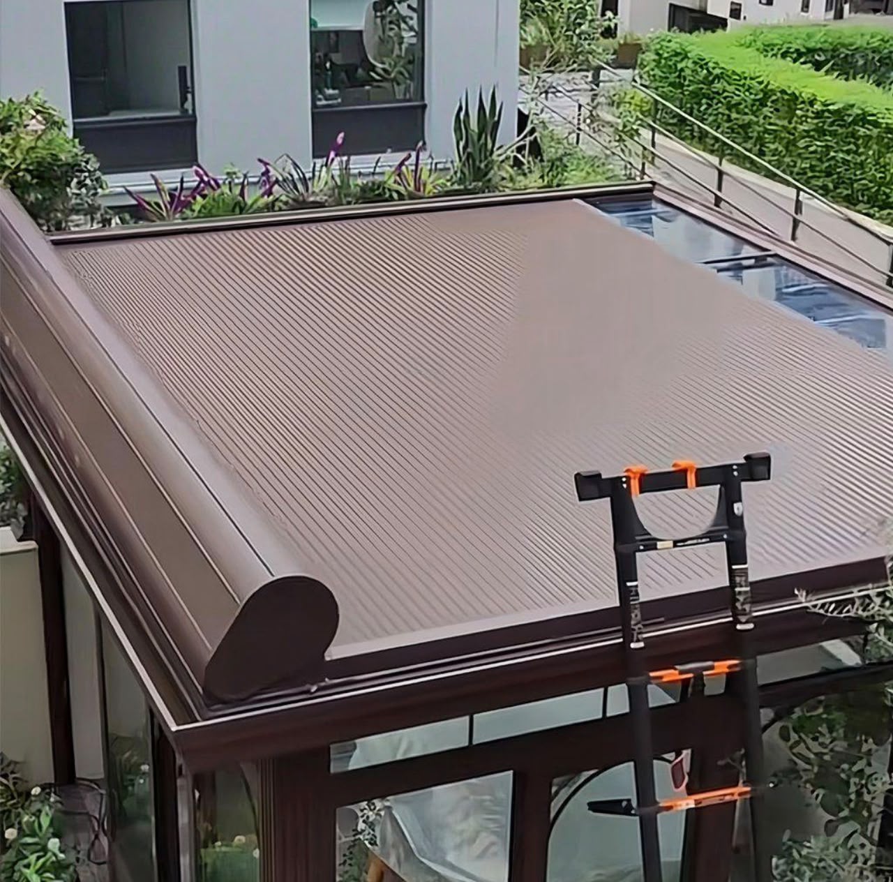 مظلات الشتر Motorized للفلل والمنازل تركيب فوري وأسعار منافسة