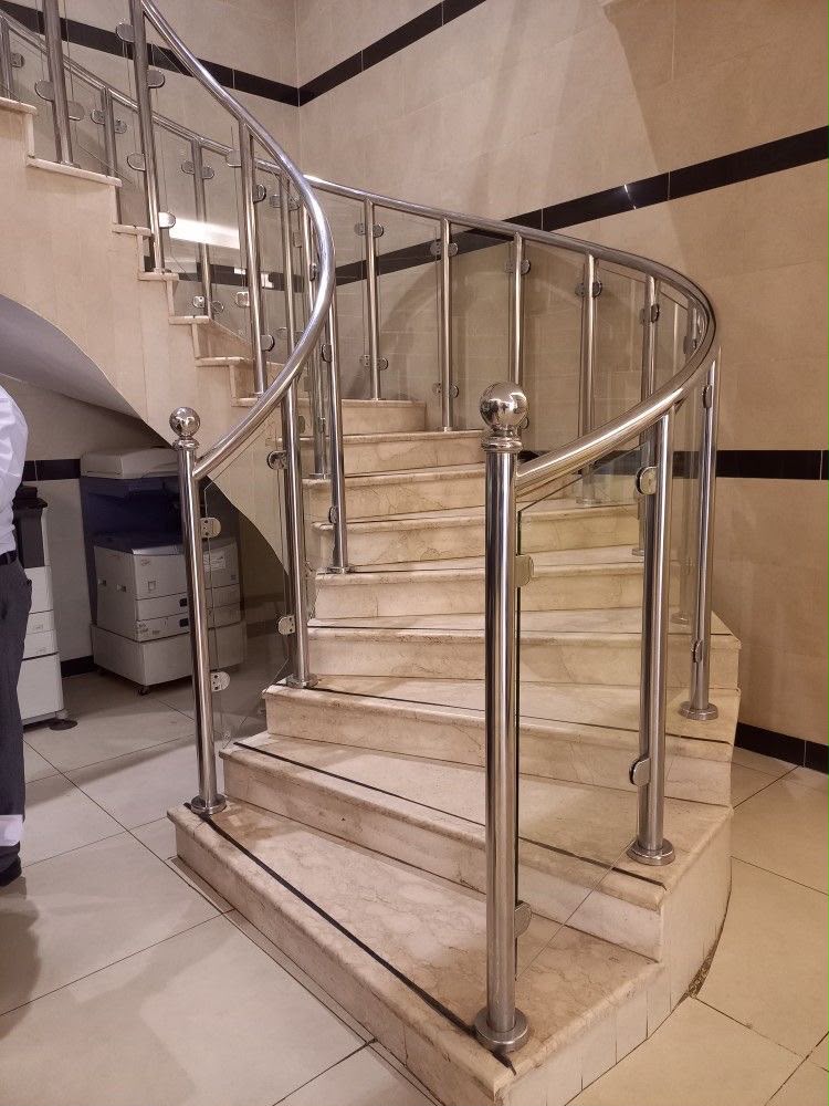 درابزين ألمنيوم للروف في الرياض - تركيب درابزين مقاوم للعوامل الجوية